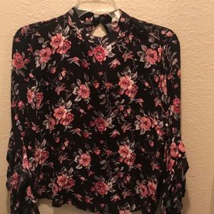 Long sleeve small blouse!